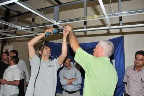  Aspen ve Armstrong, depreme karşı tavan sistemini anlattı! 