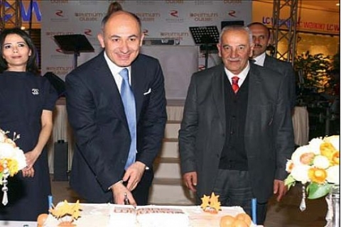 Erman Ilıcak'tan İzmir Optimum Outlet'e görkemli açılış!