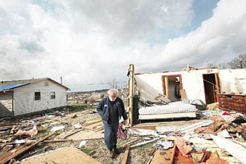 Amerika'daki hortum iki eyaleti haritadan sildi!