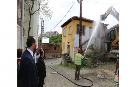 Ünye'deki metruk binalar yıkılıyor!