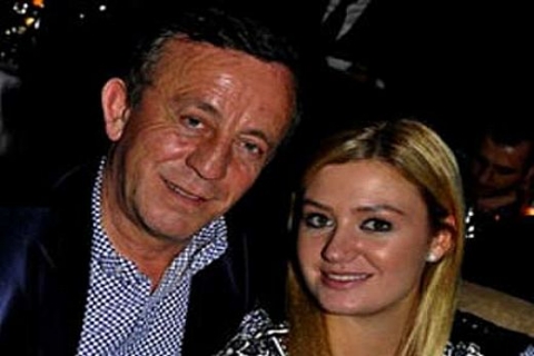 Ali Ağaoğlu'nun eski aşkı Petek Ertüre'den Kanyon'da kitap açıklaması!