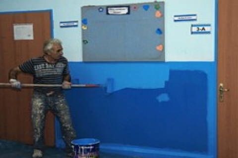 Ataşehir Belediyesi eğitim yılı öncesi okulları boyadı!