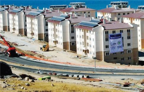 Van depremden sonra yenilenmek için şantiye alanına döndü!