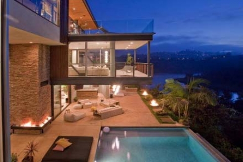 Demi Moore'den boşanacak olan Ashton Kutcher malikane kiraladı!