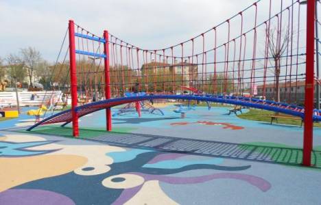 Kadın bahçıvanlar parkları renklendiriyor!