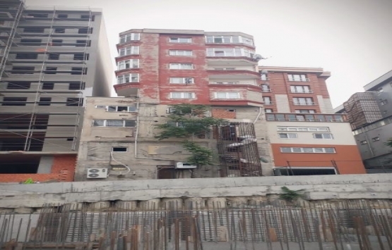 27 yıldır görenleri şaşırtan bina!