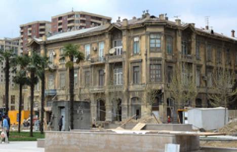 Bakü'de 105 yıllık tarihi bina yol yapımı için kaydırılacak!