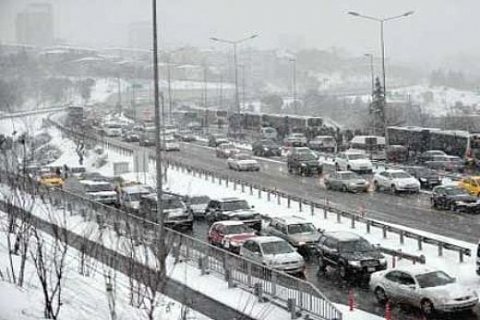 İstanbul'a kar yağışı İBB'ye 40 milyon liraya patladı!