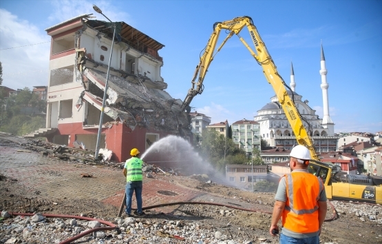 Kağıthane deki 5 katlı Huzur Apartmanı yıkıldı!