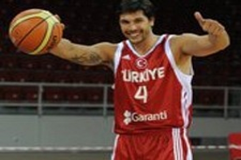 Torunlar GYO'nun reklam yüzü Cenk Akyol oldu!