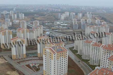 Kayaşehir'in bağlantı yollarına kazaları önlemek için kasis ve tabela döşendi!