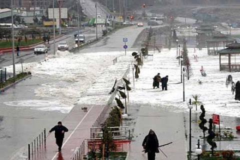Kastamonu Entegre'nin depolama tesisi fırtınadan zarar gördü!