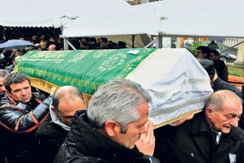 Bülent Eczacıbaşı'nın kayınvalidesi son yolculuğuna uğurlandı!