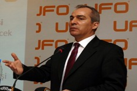 Vestel, Pvcellence LCD TV alana tatil hediye ediyor!