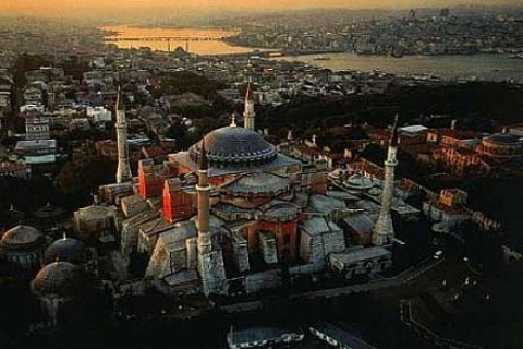 İstanbul için kentsel dönüşüm hassas bir ameliyat gibidir!