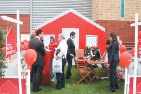  Akbank’ın ‘Kırmızı Ev’i Anadolu yollarında!