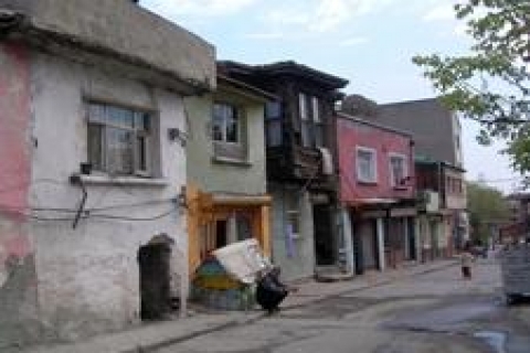 Romanlar Sulukule'den vazgeçemiyor