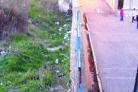 Mustafa Zeki Demir İlköğretim Okulu 'nun duvarı dökülüyor!