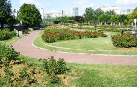 Göztepe Park'ına cami inşa edilmesine karşı çıkanlar eylem yaptı!