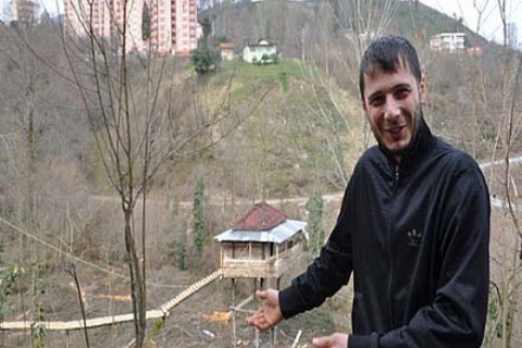 Rizeli genç Yusuf Kuleli dört ağaç arasına ev; evine de 30 metrelik yol yaptı!