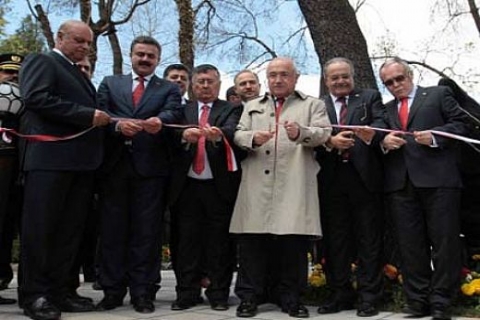 Cemil Çiçek, Meclis Tabur Gazinosu'yken Meclis Bahçe Lokantası olan tesisi açtı!