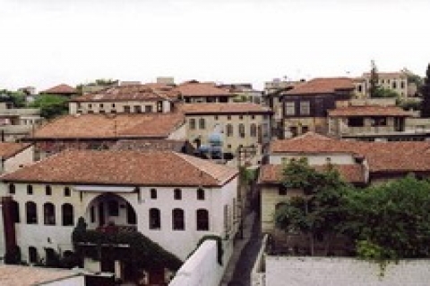 Kilis 'te, caminin çökme ihtimaline karşı çadırda ibadet!