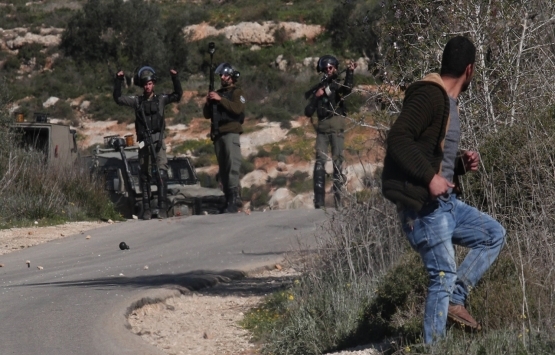 Filistinlilerden Batı Şeria da yeni Yahudi yerleşim birimi inşasına karşı gösteri!