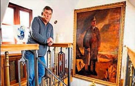 Kevin Wheatcrof evini nazi müzesine çevirdi!