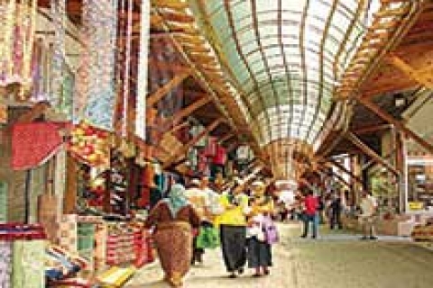 AVM'ler tarihî çarşıları gözden düşürdü