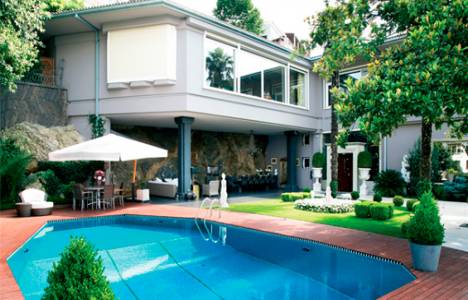 Kara Para Aşk dizisi Feryal Gülman'ın 50 milyon TL'lik evinde çekiliyor!