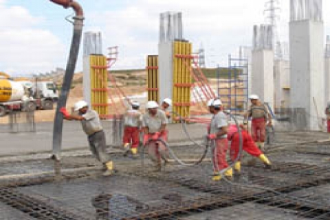 İstihdamın lokomotifi can çekişiyor