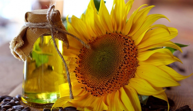 İndirimler peş peşe geliyor! Şimdi de ayçiçek yağına indirim geldi! Fiyatı duyan o markete akın etti