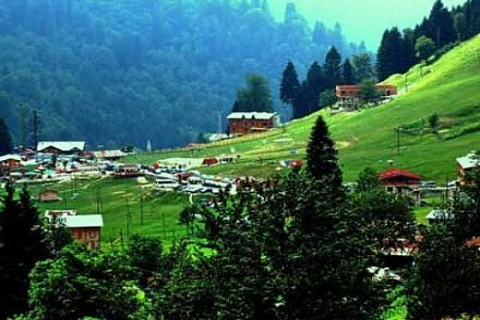 Ayder Yaylası, hafta sonları tatilcilerin akınına uğruyor!