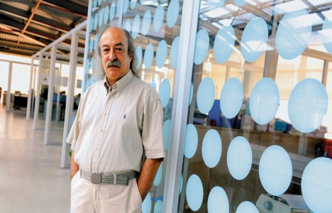  Yanlış tasarlanan gökdelen camlarını dağcılar temizliyor!