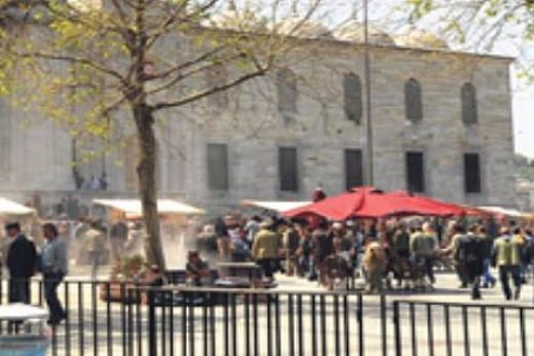 James Bond için özel pazar kurdular!