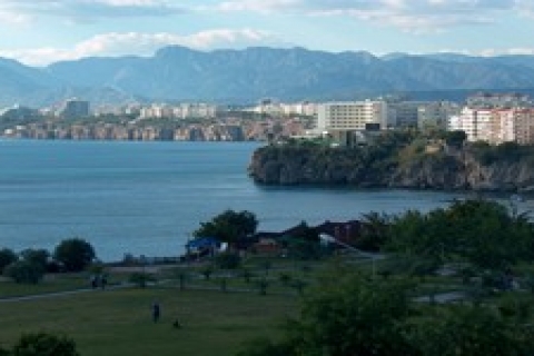 Falezlerdeki tehlike Lara ve Konserve Koyu'na uzanıyor!