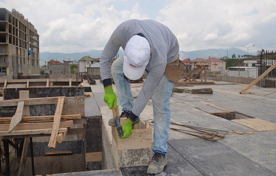Hakkari de inşaat işçilerinin zorlu ramazan mesaisi!