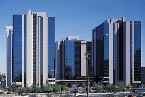 Yapı Kredi Genel Müdürlük binasında ışıklar Dünya Saati için sönecek!