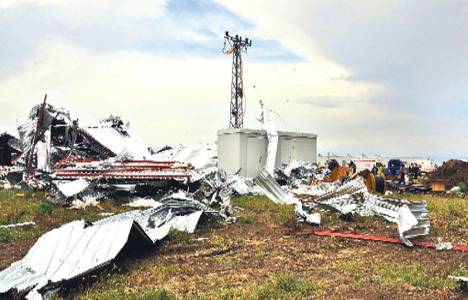 Çukurova Havalimanı'nın yemekhane çatısı hortum yüzünden uçtu!