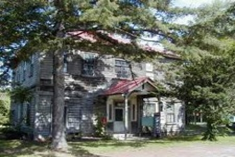 Ayşe Geyik'in malikanesi metrekaresi 100 TL'den satılıyor!