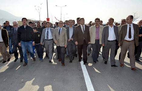  Işıkkent’te İzmir Büyükşehir Belediyesi 6 şeritli bulvar açtı!