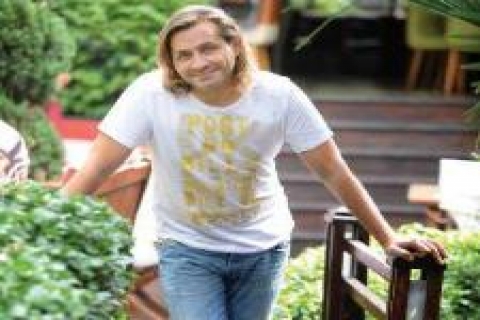 Armağan Çağlayan evini ferah ve sade olarak tanımlıyor