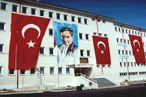 İstanbul'da okul sayısından fazla camii var!