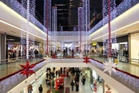 Power Outlet, Eyfel Kulesi ve piramitlerle karşılıyor!