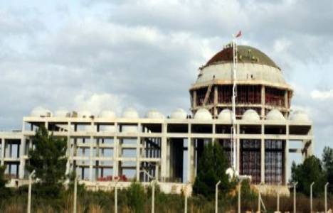 Akdeniz Üniversitesi'ndeki inşaat tehlikeli bir şekilde sürüyor!