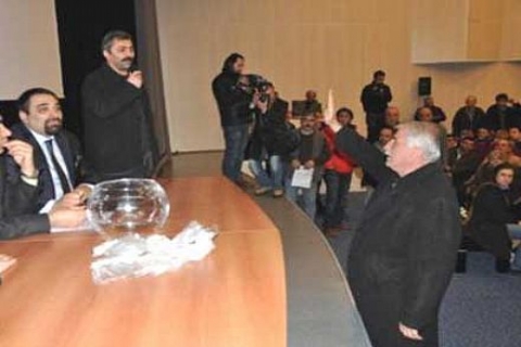 TOKİ kura çekimi, konut sahiplerinin tepkisiyle ertelendi!