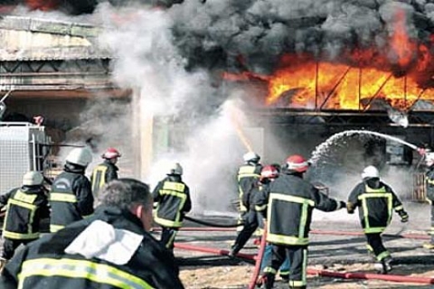 İnegöl Organize Sanayi Bölgesi'ndeki mobilya fabrikasında yangın çıktı!