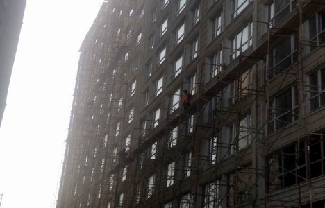 Acunkentli müteahhit oldu, AVM yi de bitirdi!