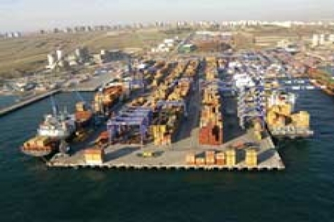 Heyelan bölgesindeki evler, Ambarlı Limanı'nın nefesini kesti