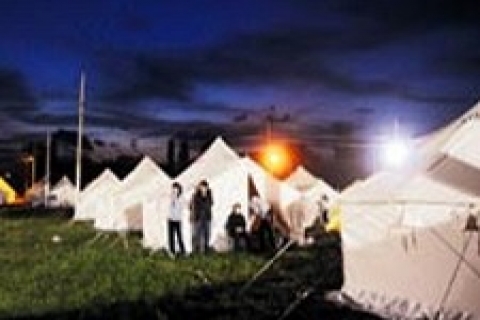 Depremzedeler, ikinci geceyi çadırkentte geçirdi!